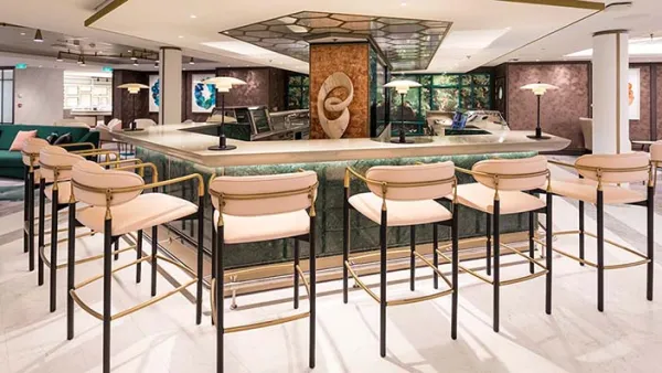 Spirit of Adventure Livingroom Bar