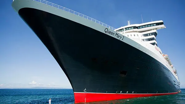 Captain on the prow, showing the height of modern ships - James Morgan